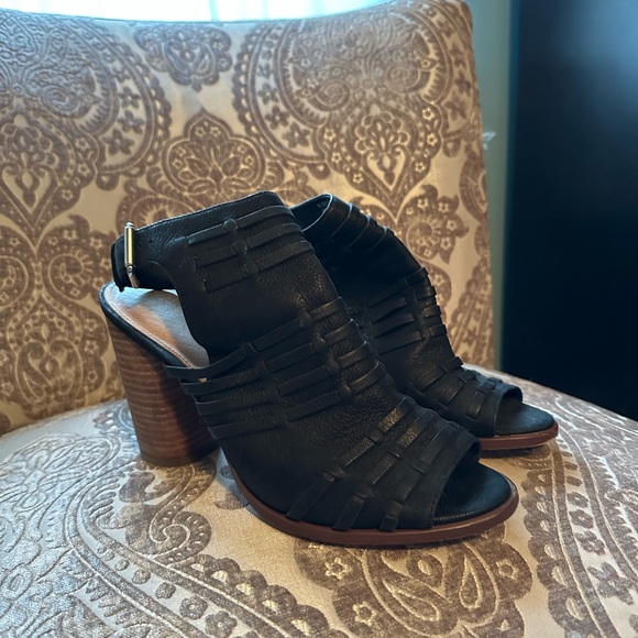 Caslon Shoes - Caslon black leather chunky platform sandal 4 inch wood heel, size 9.5